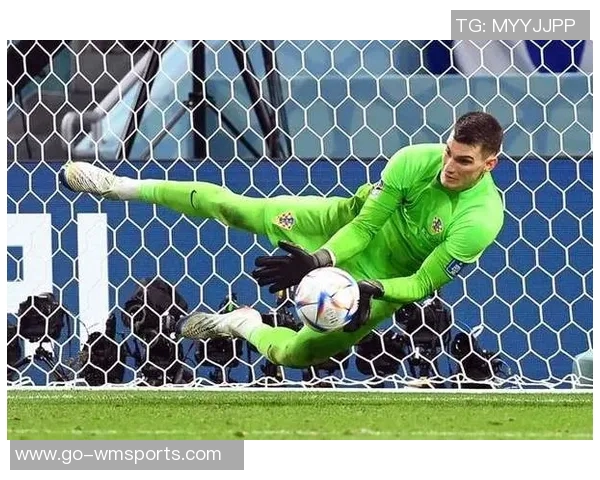 探寻足球门神的传奇故事与伟大成就背后的秘密 探寻足球门神的传奇故事与伟大成就背后的秘密